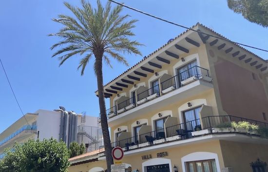 😎 Mallorca (Peguera): 7 ÜN/F im 3* Hostal Villa Rosa inkl. Gepäck & Flug ab 298€ p.P.