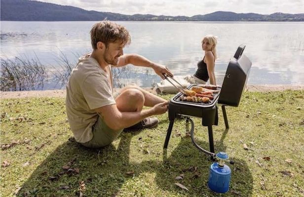 🍖 Campingaz Tour & Grill CV Plus Gasgrill für 134€ (statt 153€)