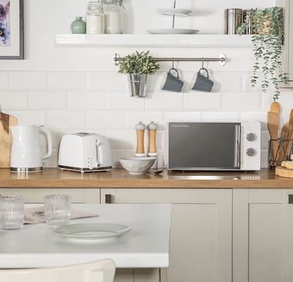 Russell Hobbs Honeycomb Solo Mikrowelle mit 17L für 79,99€ (statt 95€)