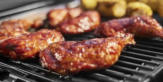 🔥 Weber Traveler Compact Black Gasgrill mit Klapp Design für 294,58€ (statt 348€)