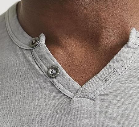 👕 2x Jack & Jones JJESplit T Shirt mit V Neck für 25,58€ (statt 40€)