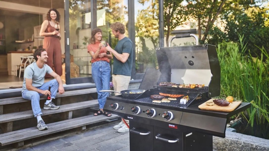 🔥🔥 Char Broil Gasgrill Advantage Core B3 mit 4 Brennern und Infrared für 394,90€ (statt 570€)