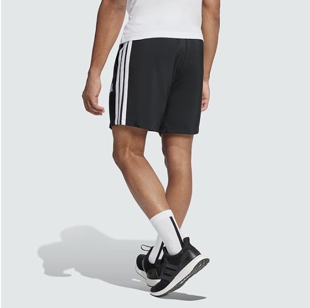 🩳 adidas Performance Essentials Three Stripes Short Herren für 15,99€ (statt 20€)