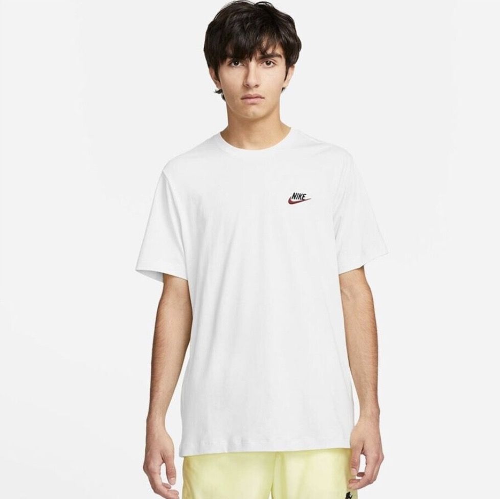 👕 Nike Herren Sportswear Club T Shirt für 19,46€ (statt 23€)