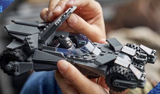 🦇 LEGO Batman – Batman vs. Superman Batmobile (76331) ab 21,88€ (statt 26€)