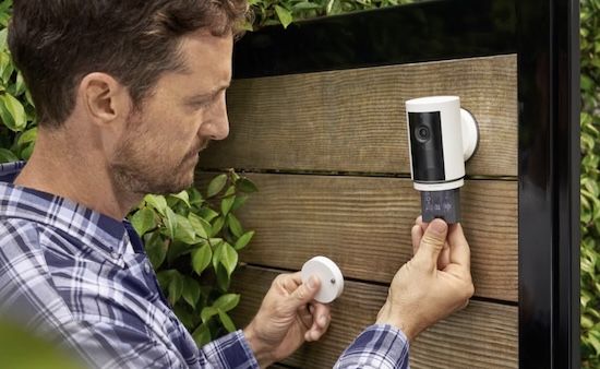 📷 Ring Outdoor Camera Plus mit Akku + Innenkamera mit 2K Video für 59,99€ (statt 85€)