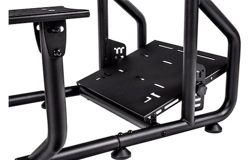 🏁 Thermaltake GR300 SIM Racing Cockpit mit PVC Rennsitz für 251,58€ (statt 392€)