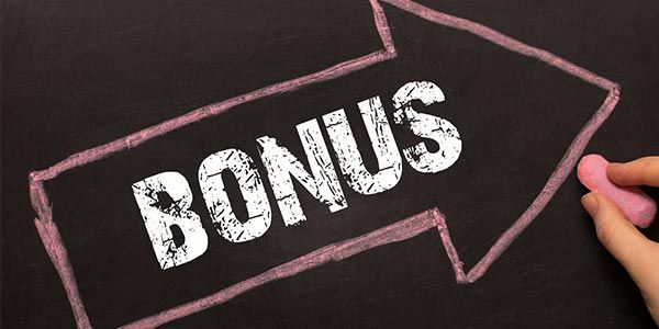 💵 1.000 € Bonus vom Arbeitgeber: Wer jetzt steuerfrei extra Geld bekommen kann