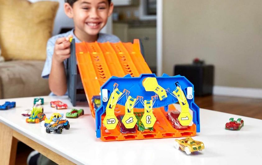 🏎️ Hot Wheels HGK41 Rollout Raceway Trackset für 31,99€ (statt 43€)