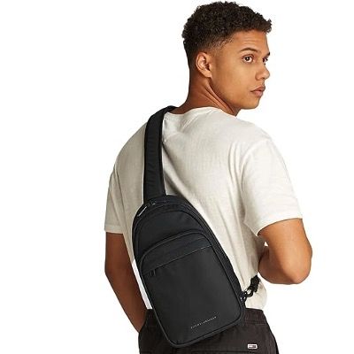 🎒 Tommy Hilfiger Repreve Sling Bag Herren-Umhängetasche für 63,03€ (statt 100€)