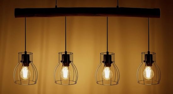 💡 tectake Pendelleuchte mit Holzbalken, 4 flammig für 37,29€ (statt 45€)
