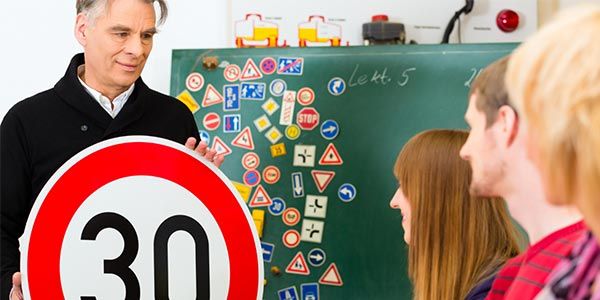 🪪🚗 Führerschein-Reform beschlossen: Führerschein soll günstiger und digitaler werden 🪪🚗 Führerschein Reform beschlossen: Führerschein soll günstiger und digitaler werden