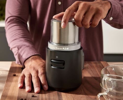 ☕ KitchenAid Go Cordless Kaffeemühle in Matt Schwarz für 29,64€ (statt 90€)   ohne Akku!