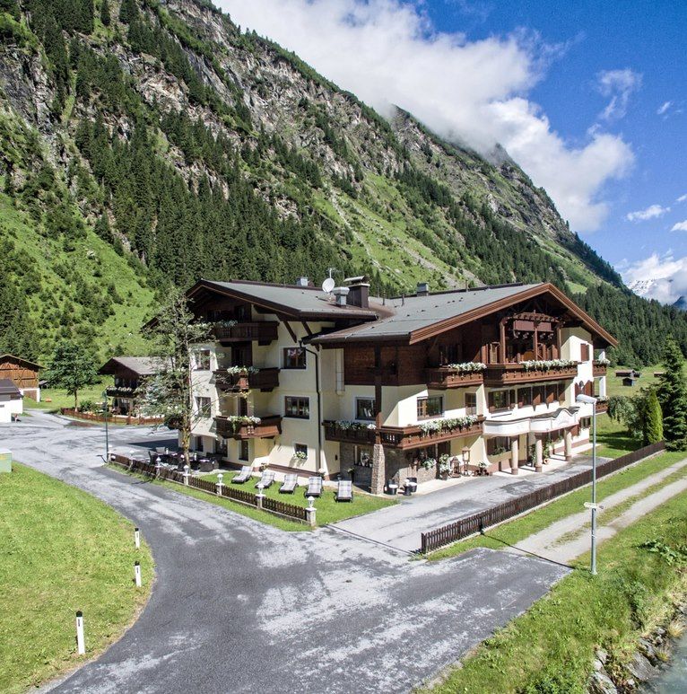 ⛰️ ÜN im 4* Hotel Möderle im Pitztal (AT) inkl. HP & Wellness ab 75€ p.P.