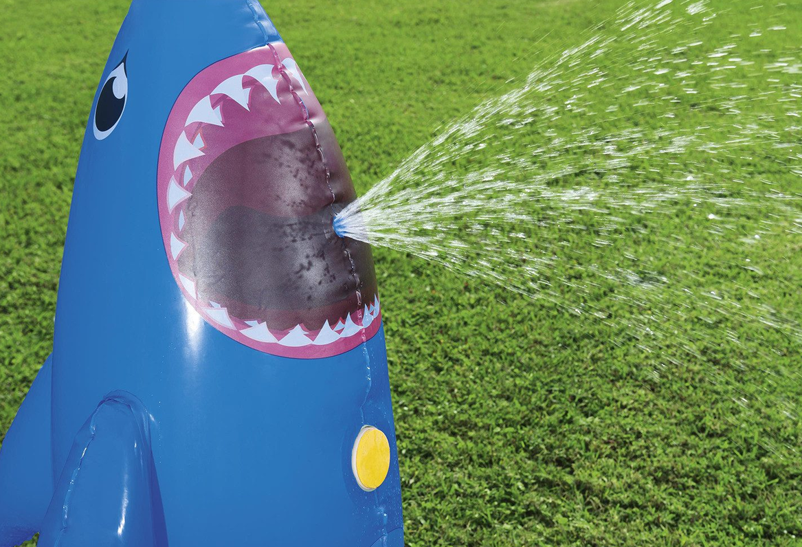 🦈💦 Bestway Boxfigur Hai 132 cm mit Wasseranschluss für 17,99€ (statt 31€) 🦈💦 Bestway Boxfigur Hai 132 cm mit Wasseranschluss für 17,99€ (statt 31€)