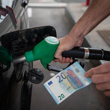 ⛽💸 Amazon überrascht Autofahrer: Für Retouren gibt es jetzt Tankrabatt