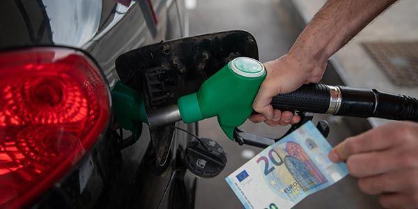 ⛽💸 Amazon überrascht Autofahrer: Für Retouren gibt es jetzt Tankrabatt ⛽💸 Amazon überrascht Autofahrer: Für Retouren gibt es jetzt Tankrabatt
