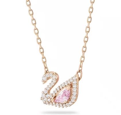 📿 Swarovski Dazzling Swan Halskette rosévergoldet für 72,23€ (statt 99€)