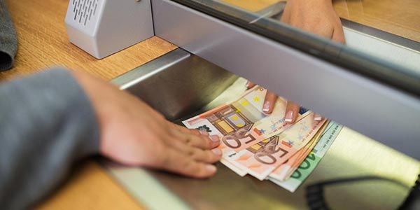 🏦 Diese Bankgebühren müsst ihr nicht zahlen: Verbraucherzentrale zeigt unzulässige Gebühren 🏦 Diese Bankgebühren müsst ihr nicht zahlen: Verbraucherzentrale zeigt unzulässige Gebühren