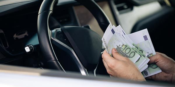 🚗 Nach Großbritannien auch Deutschland? E Auto Kilometersteuer sorgt für Diskussionen