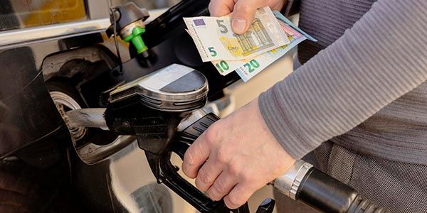 ⛽ 12-Uhr Tankregel: Tankstellen-Betreiber & ADAC fordern Abschaffung ⛽ 12 Uhr Tankregel: Tankstellen Betreiber & ADAC fordern Abschaffung