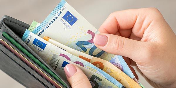 💸 Neue EU-Bargeldregeln: Ab 3.000 Euro müssen sich Käufer künftig ausweisen 💸 Neue EU Bargeldregeln: Ab 3.000 Euro müssen sich Käufer künftig ausweisen