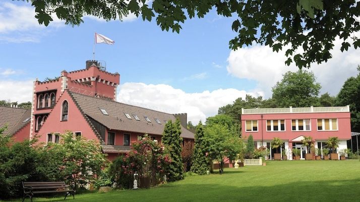 Märkische🇨🇭: ÜN im The Lakeside Burghotel zu Strausberg mit Wellness & Dinner für 49,50€ p.P. Märkische🇨🇭: ÜN im The Lakeside Burghotel zu Strausberg mit Wellness & Dinner für 49,50€ p.P.
