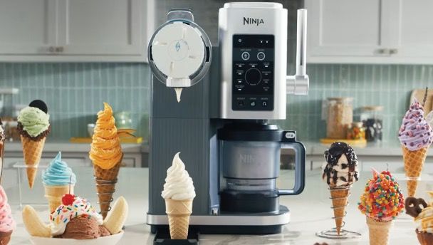 🍦Ninja CREAMi Scoop & Swirl 13-in-1 Softeis- und Eismaschine NC701EU für 237,99€ (statt 272€) 🍦Ninja CREAMi Scoop & Swirl 13 in 1 Softeis und Eismaschine NC701EU für 237,99€ (statt 272€)