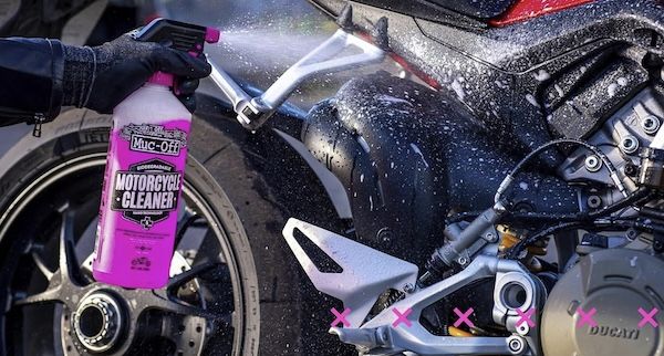 🧼 Muc-Off Motorcycle Essentials Kit Motorrad Reinigungsset für 30€ (statt 41€) 🧼 Muc Off Motorcycle Essentials Kit Motorrad Reinigungsset für 30€ (statt 41€)
