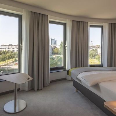 🚉🏙️ ÜN im Holiday Inn Express Düsseldorf Hbf by IHG inkl. Frühstück ab 42,50€ p.P.