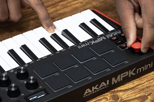 🎹 Akai MPK mini MK USB MIDI Keyboard Controller für 75,98€ (statt 117€) 🎹 Akai MPK mini MK USB MIDI Keyboard Controller für 75,98€ (statt 117€)