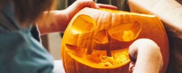 đ Toom: Gratis KĂŒrbis schnitzen fĂŒr Kinder am 24.10. đ Toom: Gratis KĂŒrbis schnitzen fĂŒr Kinder am 24.10.