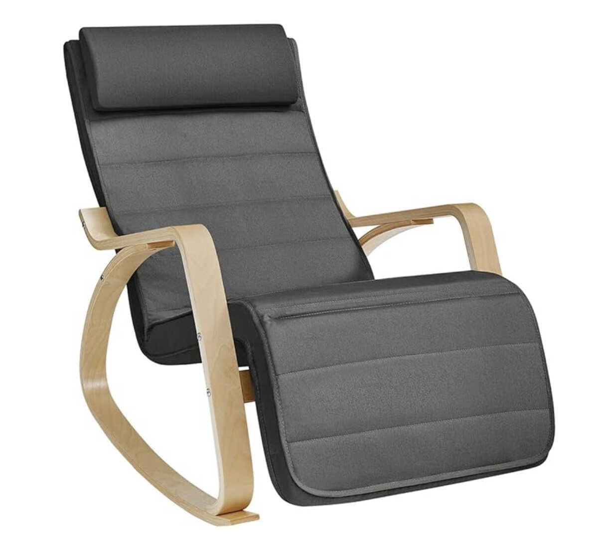 SONGMICS Schaukelstuhl mit Armlehnen aus Birkenholz für 47,59€ statt 75,99€