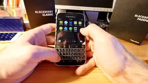 RIM Classic Q20 Blackberry Smartphone für 59,99€ (statt 91€) - Demoware RIM Classic Q20 Blackberry Smartphone für 59,99€ (statt 91€) Demoware