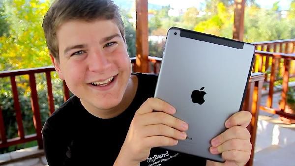iPad Air 32GB WLAN + 4G für 279,90€ - B-Ware! iPad Air 32GB WLAN + 4G für 279,90€ B Ware!