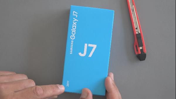 Samsung Galaxy J7 (2017) - Android 7.1 Smartphone für 169€ (statt 186€) Samsung Galaxy J7 (2017) Android 7.1 Smartphone für 169€ (statt 186€)