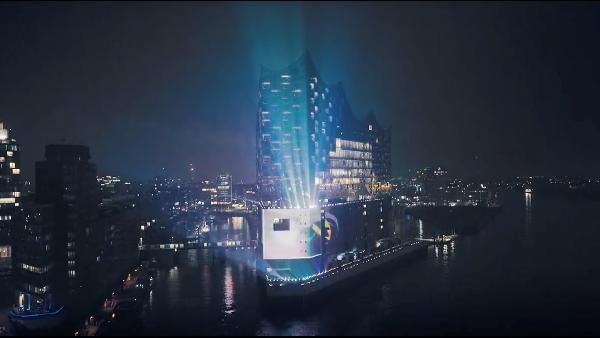 Elbphilharmonie: Batman meets Alice am 30.09.2017 inkl. ÜN & Frühstück ab 219€ p.P. Elbphilharmonie: Batman meets Alice am 30.09.2017 inkl. ÜN & Frühstück ab 219€ p.P.