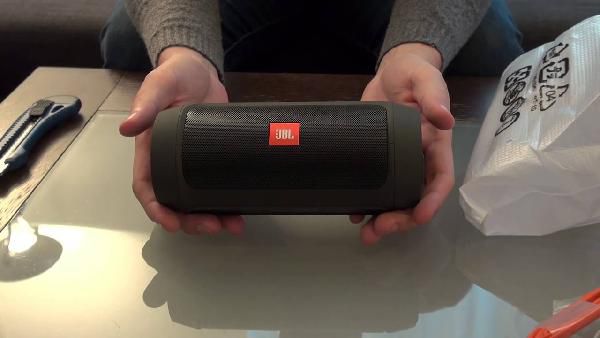 JBL Charge 2+ roter Bluetooth-Lautsprecher mit großem Akku für 74,90€ (statt 99€) JBL Charge 2+ roter Bluetooth Lautsprecher mit großem Akku für 74,90€ (statt 99€)