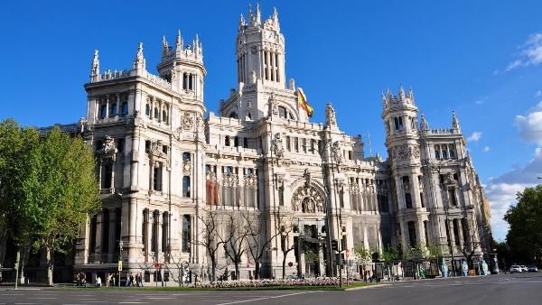 2-3 ÜN im zentralen 3*-Hotel in Madrid inkl. Frühstück und Flügen ab 169€ p.P. 2 3 ÜN im zentralen 3* Hotel in Madrid inkl. Frühstück und Flügen ab 169€ p.P.
