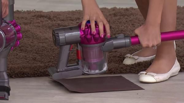 Dyson V6 Motorhead - beutel- & kabelloser Staubsauger inkl. Elektrobürste mit Direktantrieb, Kombi- & Fugendüse für 219€ (statt 289€) Dyson V6 Motorhead beutel & kabelloser Staubsauger inkl. Elektrobürste mit Direktantrieb, Kombi & Fugendüse für 219€ (statt 289€)