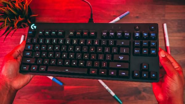 Logitech Clicky G Pro Mechanical Gaming Keyboard für 99€ (statt 129€) Logitech Clicky G Pro Mechanical Gaming Keyboard für 99€ (statt 129€)