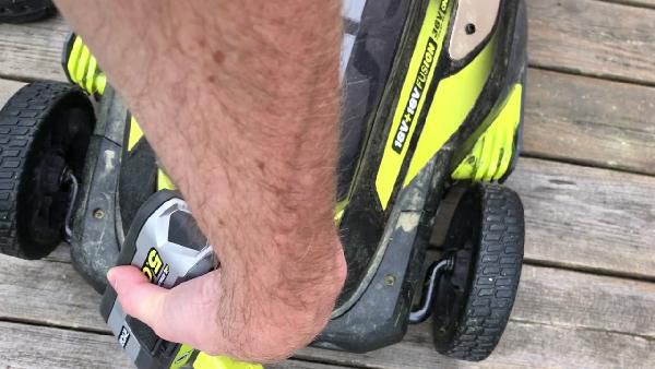 RYOBI OLM1841H - 40cm Akku Rasenmäher inkl. 2x2,0 Akku + Ladegerät ONE+ für 279,99€ (statt 320€) RYOBI OLM1841H 40cm Akku Rasenmäher inkl. 2x2,0 Akku + Ladegerät ONE+ für 279,99€ (statt 320€)