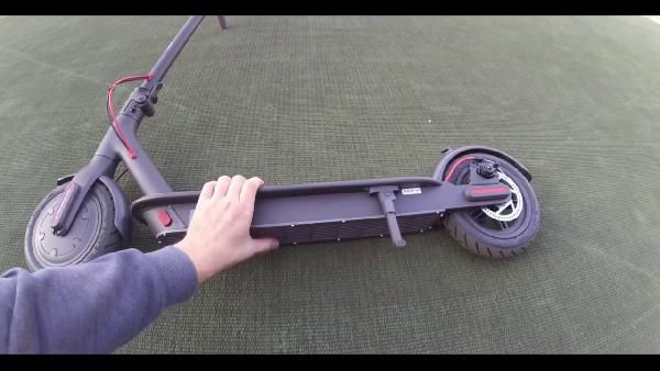 Xiaomi M365 klappbarer Elektro-Roller mit max. 25 km/h für 329€ (statt 374€) - direkt aus Deutschland Xiaomi M365 klappbarer Elektro Roller mit max. 25 km/h für 329€ (statt 374€) direkt aus Deutschland