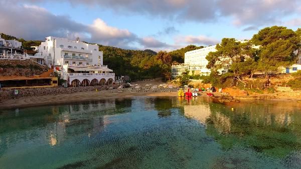 6 ÜN auf Ibiza im 4*Hotel inkl. Frühstück, Transfer, Zug & Flügen ab 299€ p.P. 6 ÜN auf Ibiza im 4*Hotel inkl. Frühstück, Transfer, Zug & Flügen ab 299€ p.P.