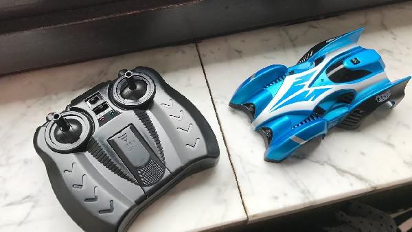 DHD X - RUN C1 - selbsthaftendes RC-Auto für 4,56€ DHD X RUN C1 selbsthaftendes RC Auto für 4,56€