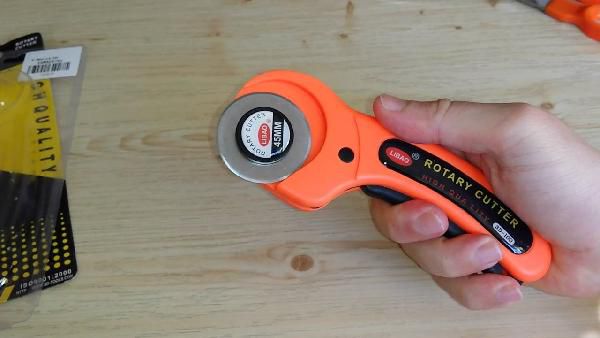 Rollschneider (45mm) - LIBAO SD-100 für 2,88€ Rollschneider (45mm) LIBAO SD 100 für 2,88€