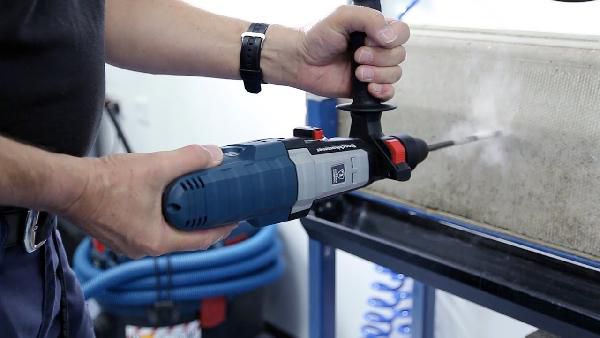 Bosch Bohrhammer GBH 2-28 F mit Koffer & Wechselfutter sowie 3 Bohrer & 3 Meißel für 179,95€ (statt ~205€) Bosch Bohrhammer GBH 2 28 F mit Koffer & Wechselfutter sowie 3 Bohrer & 3 Meißel für 179,95€ (statt ~205€)