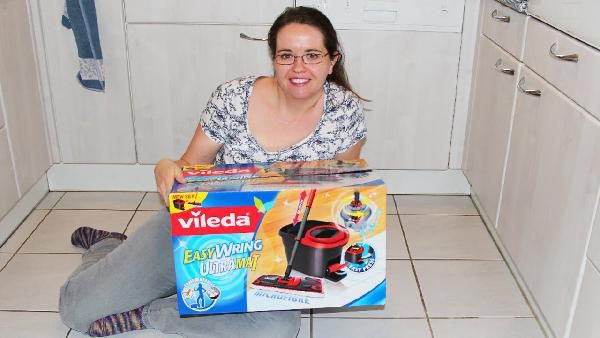 Vileda Easy Wring & Clean mit 3Action Wischmop und Besenkopf für 29,99€ Vileda Easy Wring & Clean mit 3Action Wischmop und Besenkopf für 29,99€