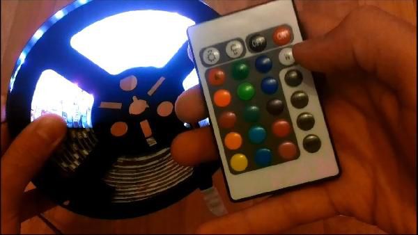 5m USB RGB LED-Streifen (Typ 5050) mit Fernbedienung & Netzteil für 12,30€ 5m USB RGB LED Streifen (Typ 5050) mit Fernbedienung & Netzteil für 12,30€