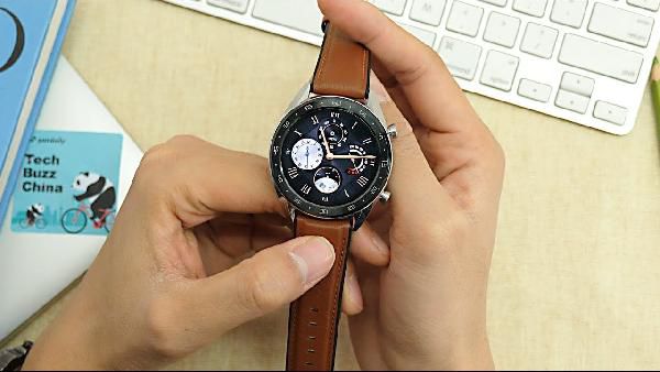 Top! HUAWEI Watch GT - Edelstahl Smartwatch im retro look für 139€ (statt 179€) Top! HUAWEI Watch GT Edelstahl Smartwatch im retro look für 139€ (statt 179€)